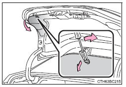 Luz de nevoeiro traseira (tipo incandescente), luz de presença (tipo incandescente) e luz de marcha-atrás