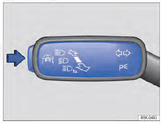 Fig. 52 Na alavanca dos indicadores de direção e do farol alto à esquerda da coluna de direção: botão dos sistemas de assistência ao condutor